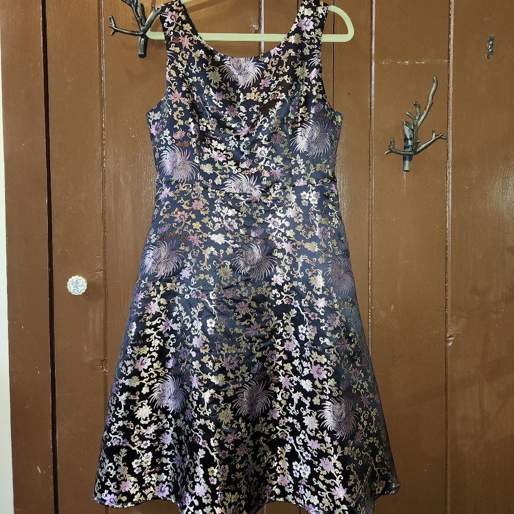 Chic Floral Midi Dress in Black and Purple